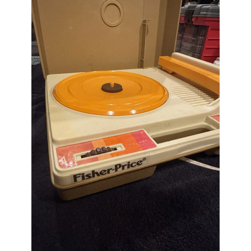 VINTAGE 1978 FISHER-PRICE PORTABLE RECORD PLAYER TURNTABLE CASE – TESTED WORKS